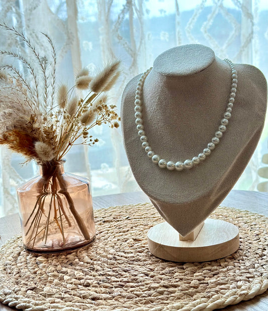 Collier MAY